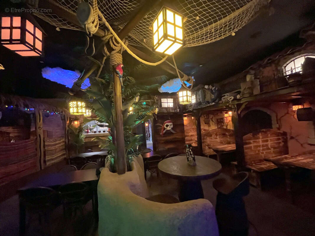 Commerce à CRAPONNE-SUR-ARZON