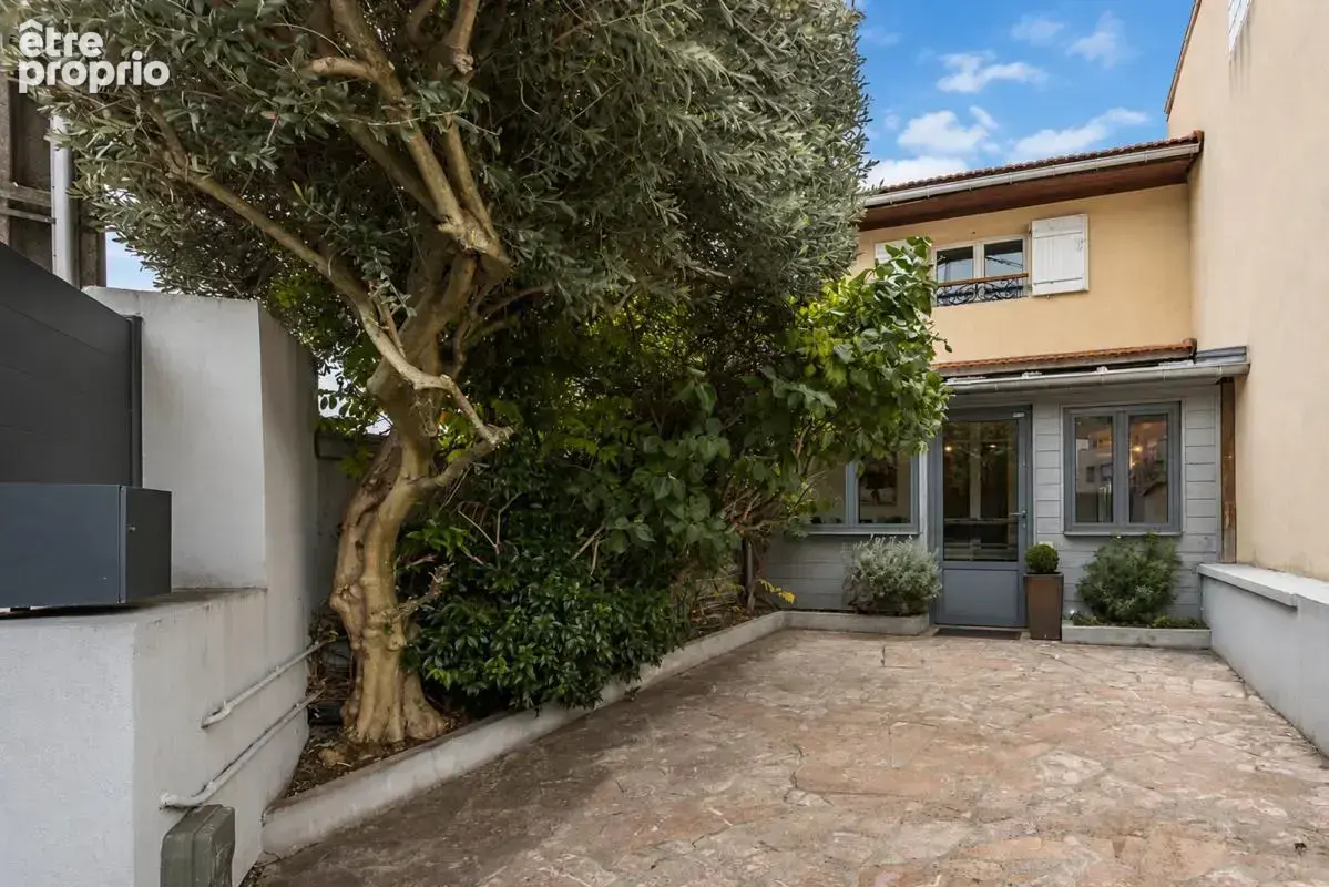 Maison 6 pièces 145 m² · à Nanterre · 145 m² · 618 000 €