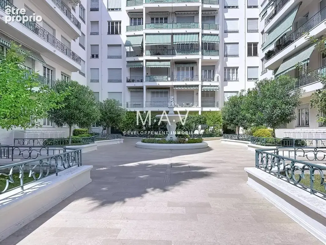 Nice/victor hugo - appartement 3 pièces 87 m2 luxueusement rénové balcon au calme - photo 25