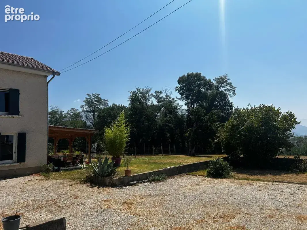 Magnifique corps de ferme en pisé rénové de 224 m² habitables sur 2 153 m² de terrain - photo 7