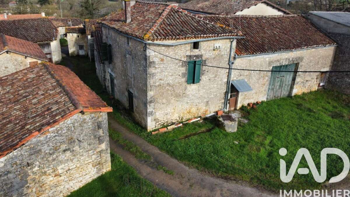 Maison 85 m² à Feuillade  - photo 2
