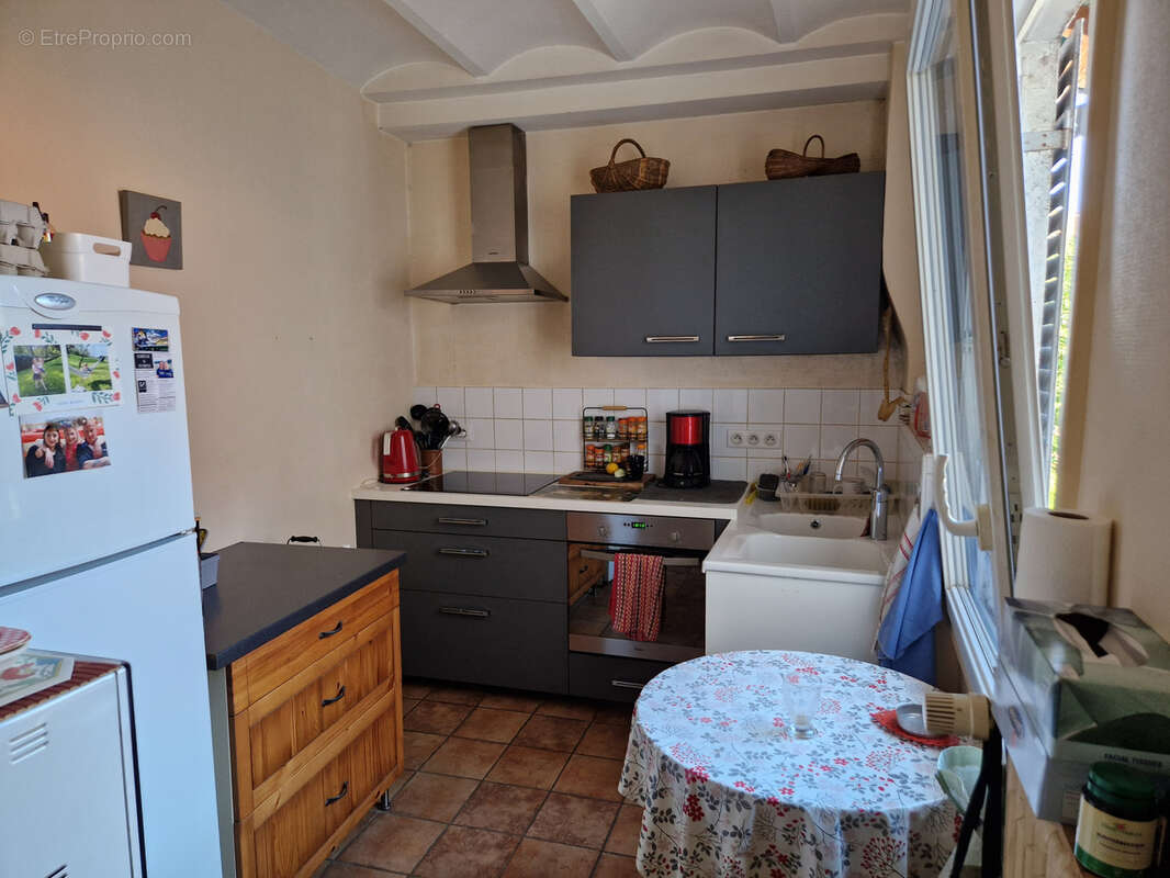 AUTUN - idéal investisseur - immeuble composé de 3 appartements, avec dépendances et cour - photo 12