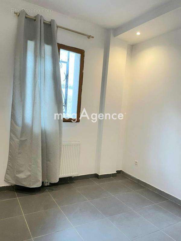 Appartement à AUBERVILLIERS