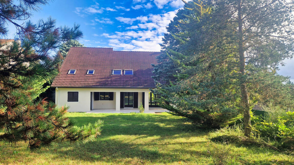 Maison à CHARBONNIERES-LES-BAINS