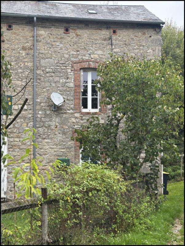 Pied à terre de 2 pièces  à CHATELUS LE MARCHEIX (23) - photo 9