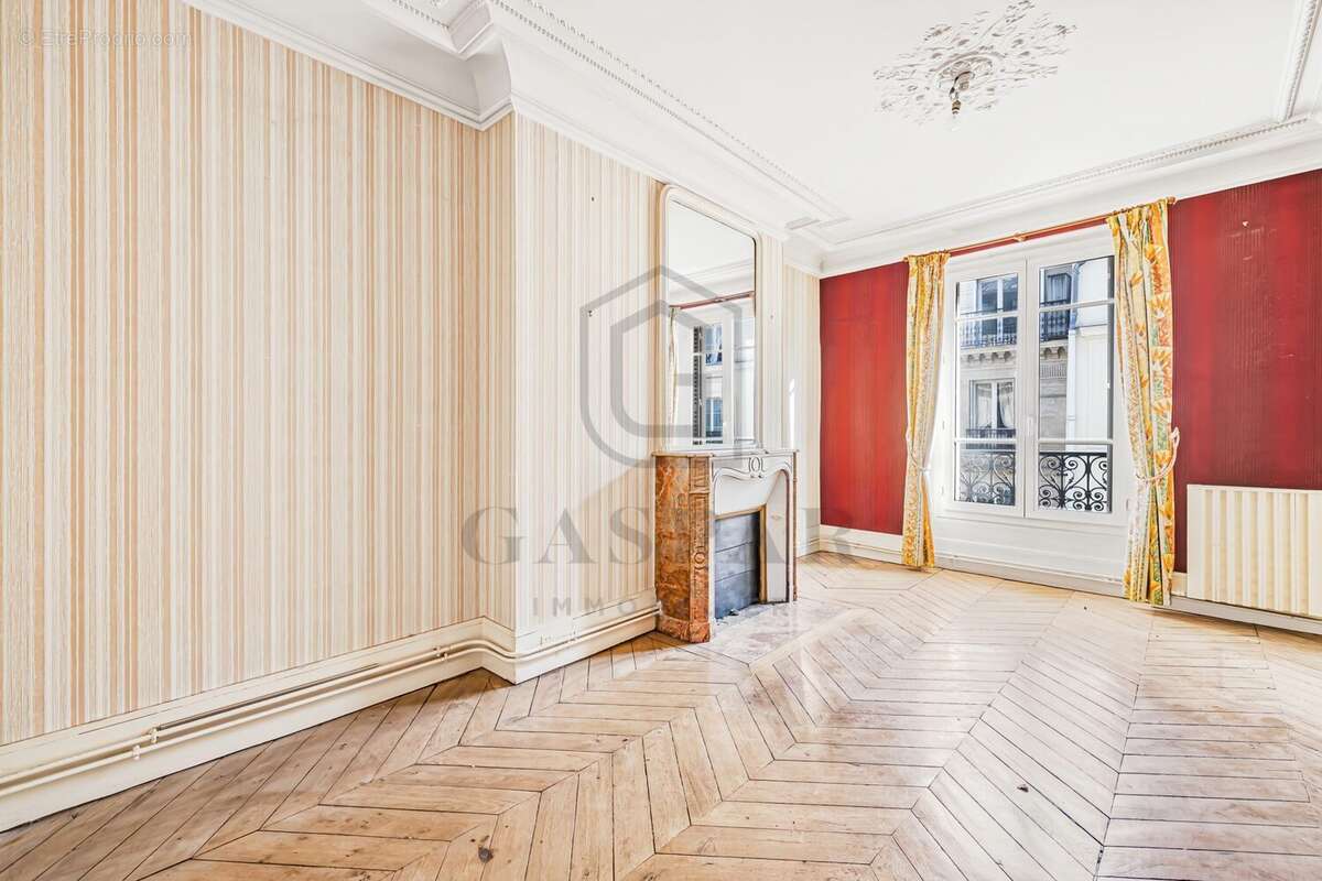 Appartement à PARIS-8E