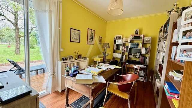 Maison à SAINT-YRIEIX-SUR-CHARENTE