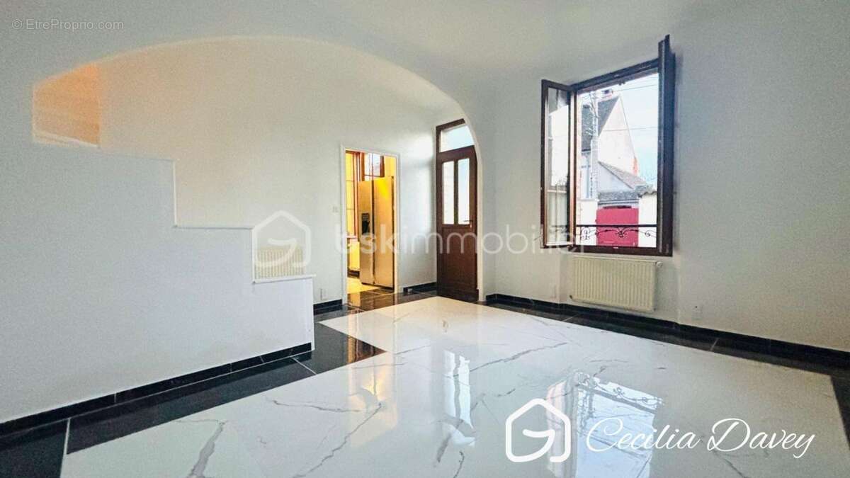 *** Nouveauté : Jolie Maison bourgeoise entièrement refaite à neuf, avec son petit jardin située en plein cœur de la ville de Se - photo 4