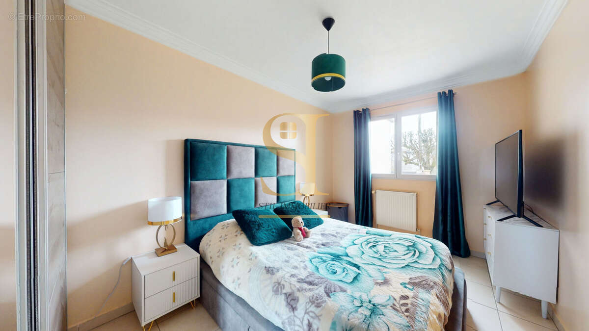 Maison à VIGNEUX-SUR-SEINE