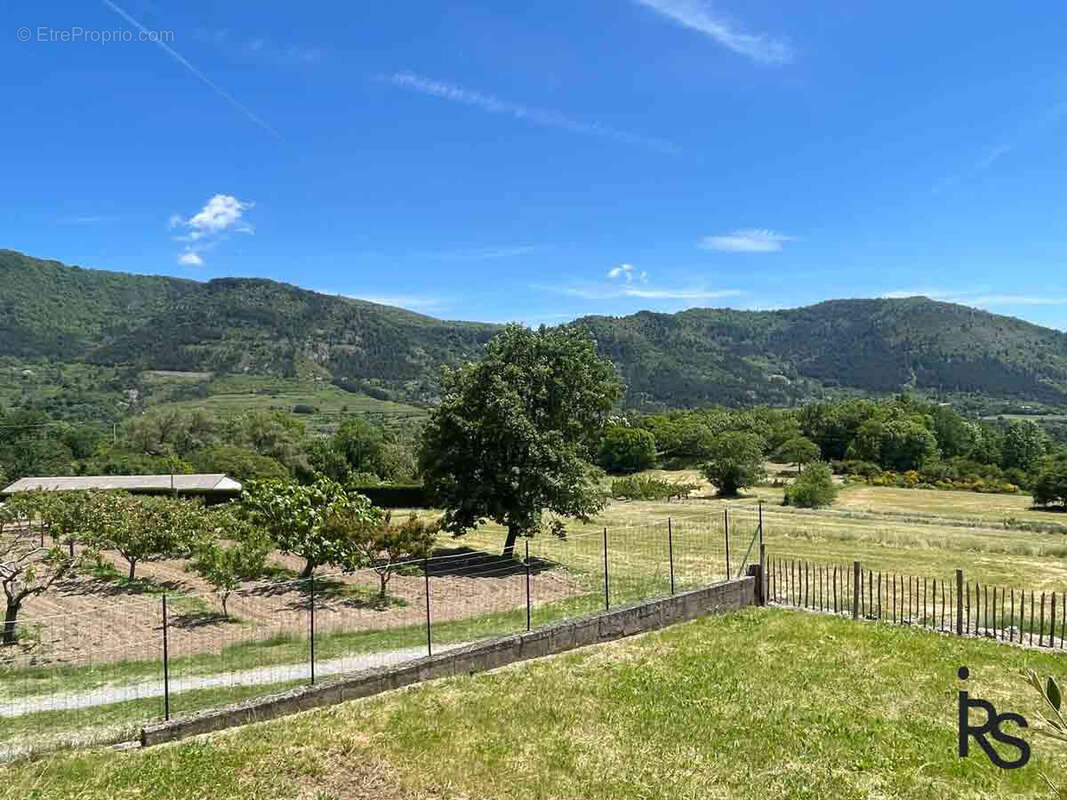 Maison à SAINT-ETIENNE-DE-BOULOGNE