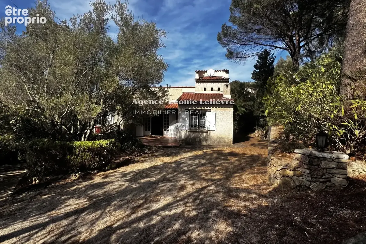 Maison à LES ISSAMBRES