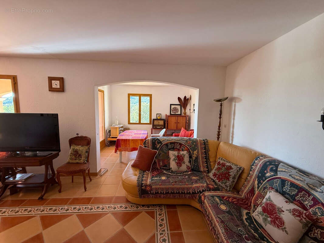 Maison à LES ISSAMBRES