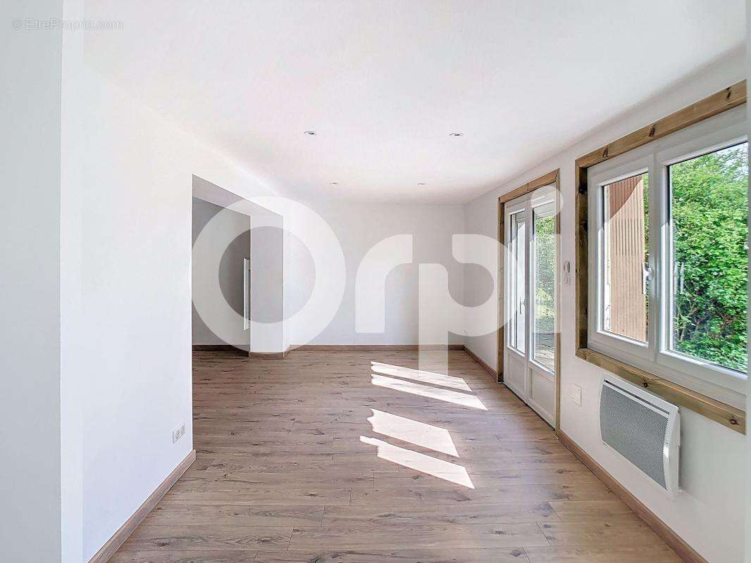 Maison à CHAMPCEVINEL