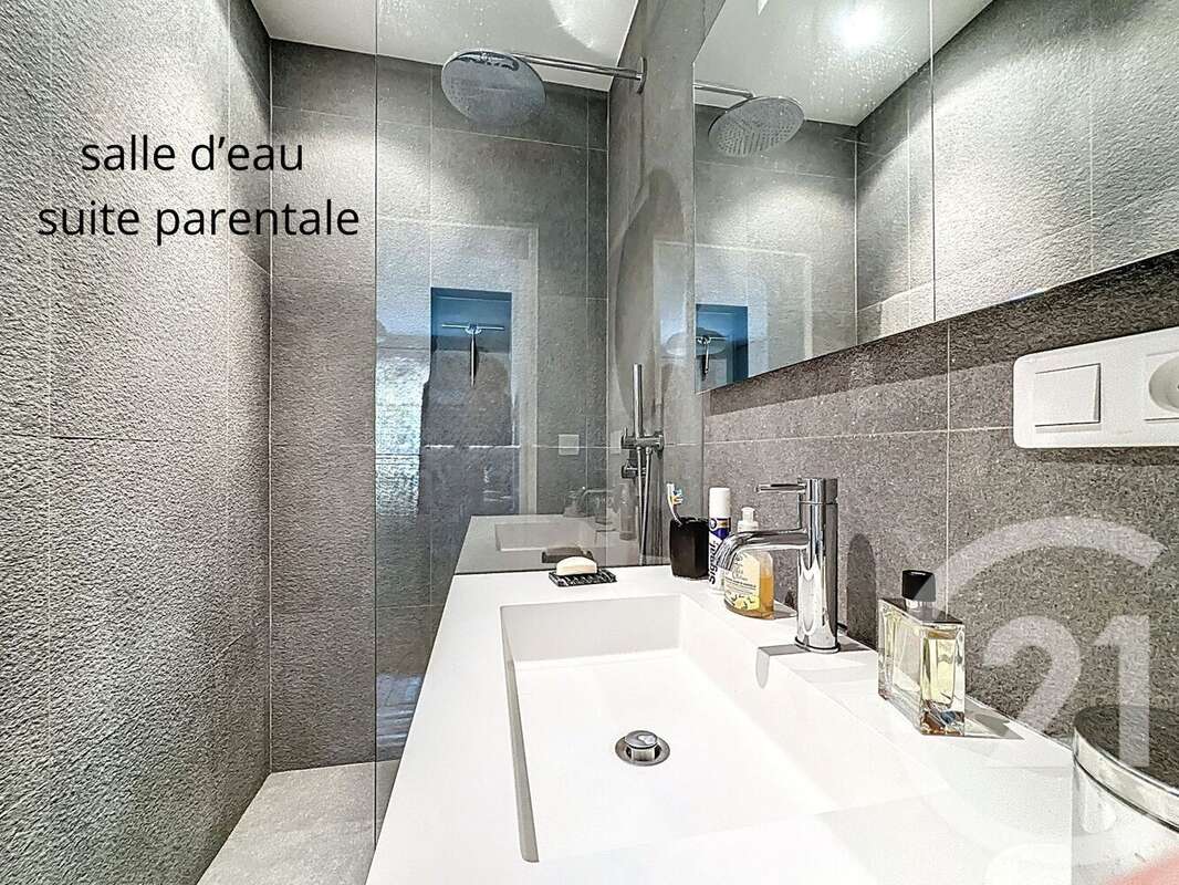 Appartement à PARIS-14E