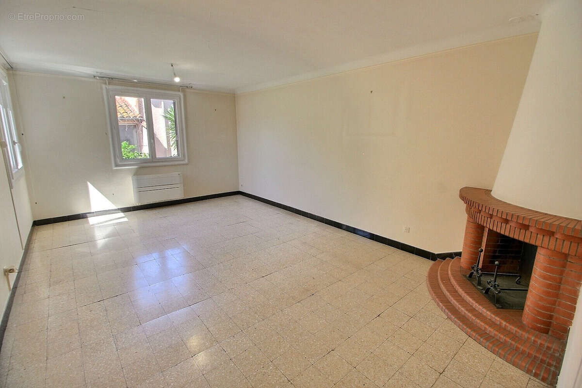À vendre a bages - maison de ville avec grand garage et exterieur  - proche lac de villeneuve-de-la-raho - photo 6