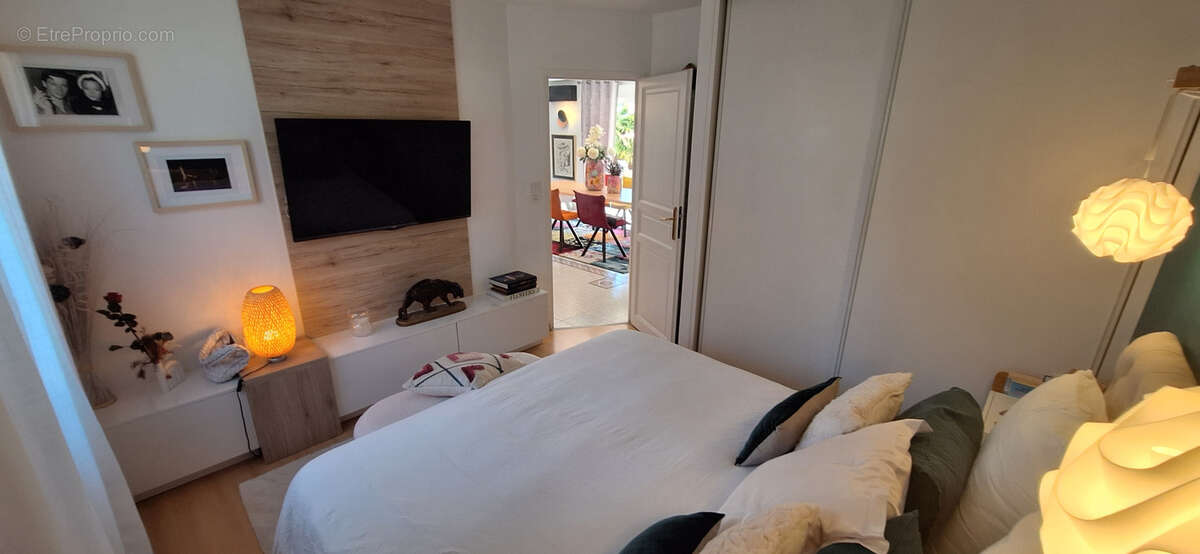 Maison 163m2 environ, 6 chambres,terrain de 1027 m2 arbore, avec sa piscine sans vis a vis. coup de coeur - photo 22