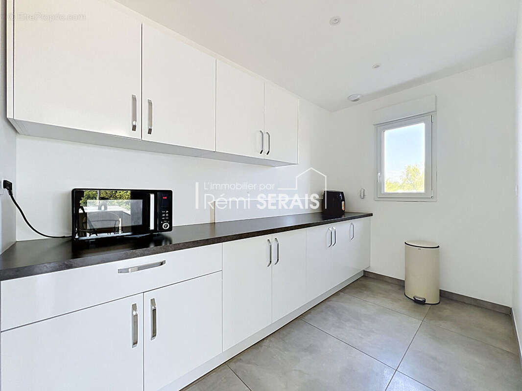 Maison contemporaine à Flers avec sous-sol exceptionnel et prestations modernes - photo 8