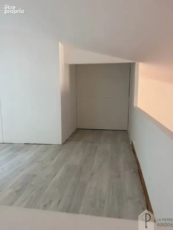 Studio avec Mezzanine - dernier étage - Calme - photo 12