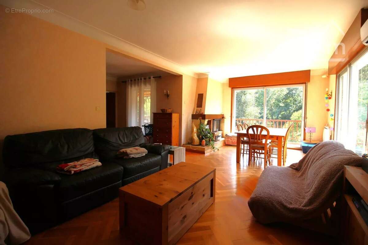 A vendre villa de 212 m² habitables avec un logement en rez de chaussée sur terrain de 5340 m² - photo 5