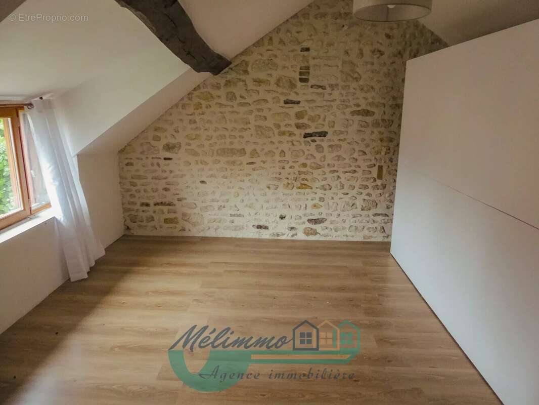 Maison 141 m² à Lindry  - photo 2