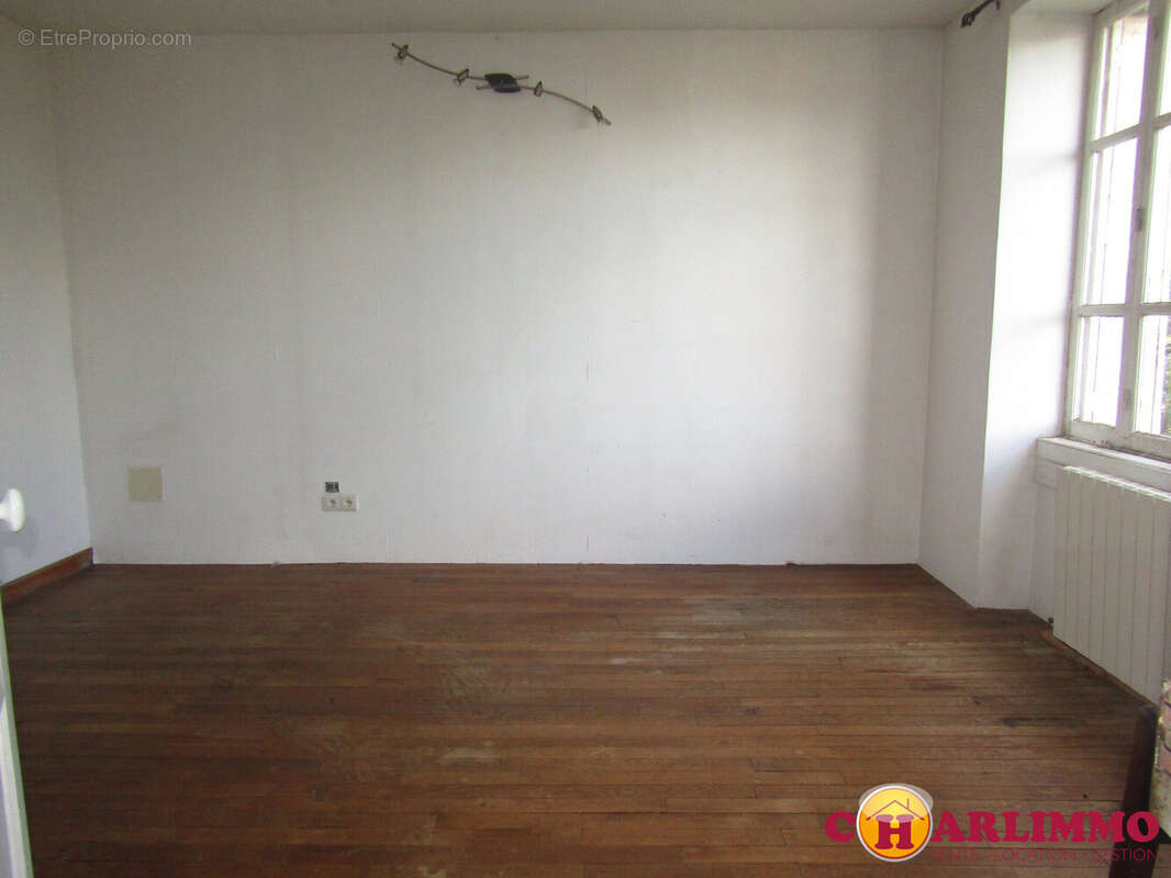 Maison à PEYRAT-DE-BELLAC