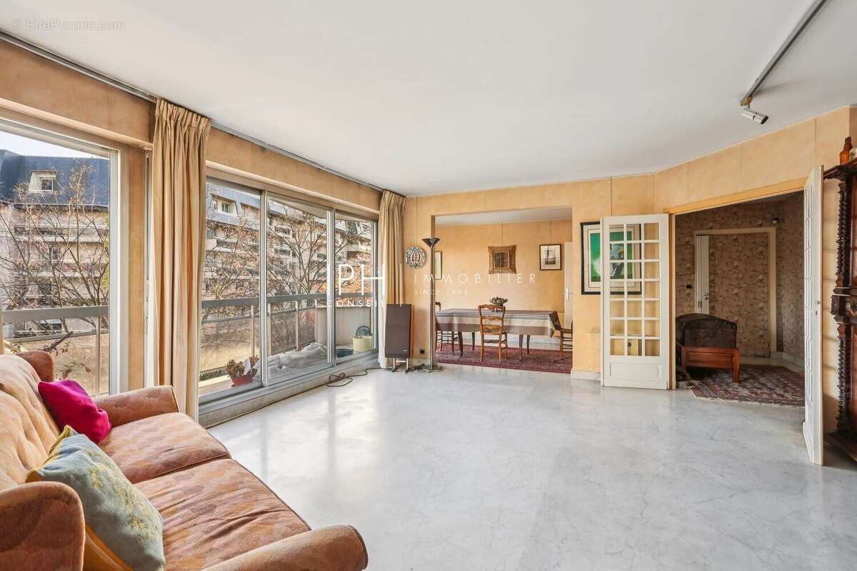 Appartement à NEUILLY-SUR-SEINE
