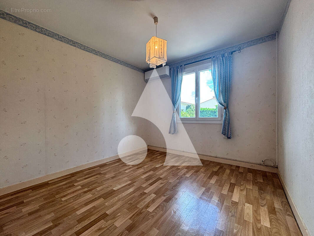 Maison à MARENNES