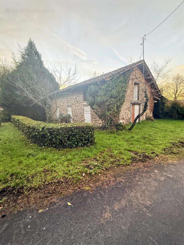 Maison à CHAMPAGNAC-LA-RIVIERE