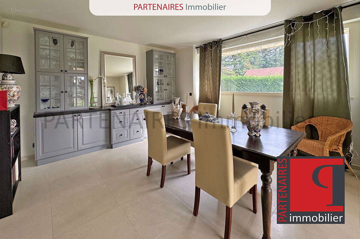 Maison à CRESPIERES