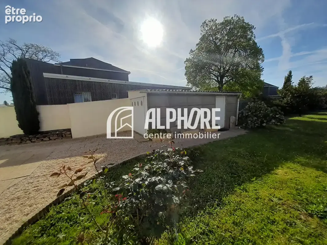 Maison composée de 2 appartements sur  879m² de terrain . (terrain  à bâtir détachable) - photo 4