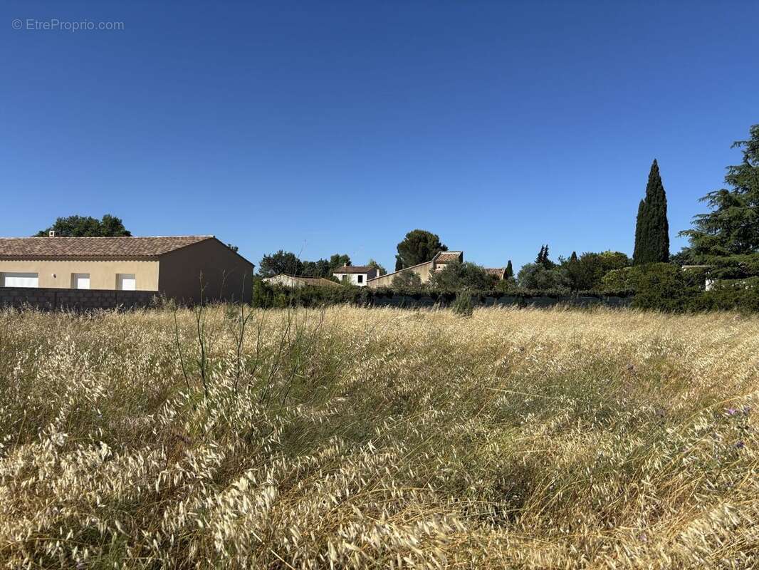 Terrain à bâtir de 813 m² à CORNILLON-CONFOUX (13) - photo 2