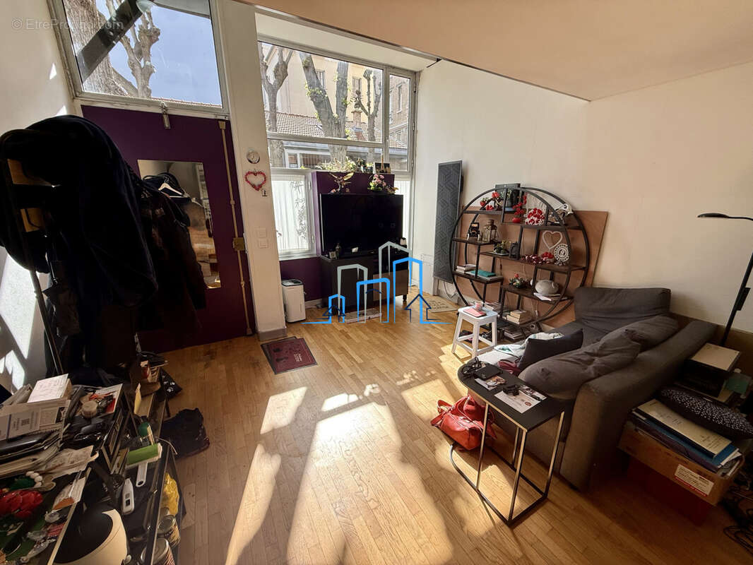 Appartement à CHARENTON-LE-PONT