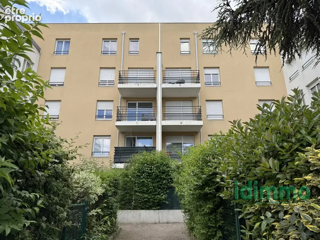 Limite Lyon 8 T4 dernier étage avec Terrasse Parking fermé et cave - photo 19