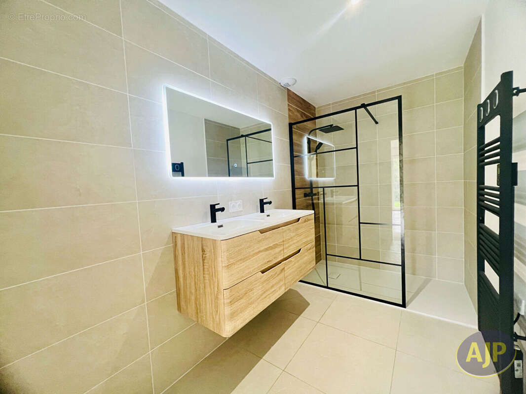 Maison à SAINT-DENIS-DE-PILE