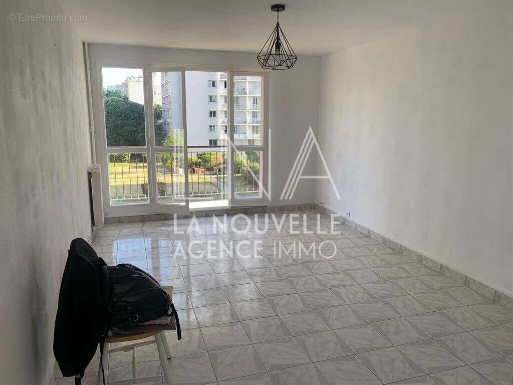 Appartement à LES LILAS