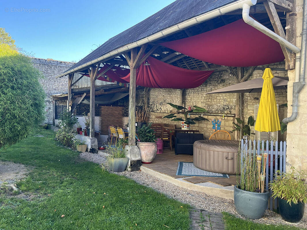 Maison à MONTS-SUR-GUESNES