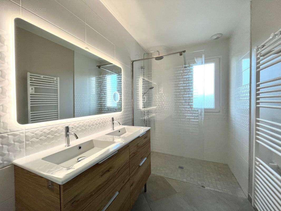 Maison à CHICHEBOVILLE