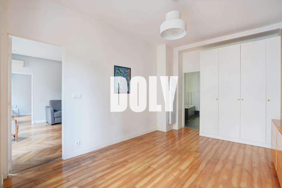 Appartement à PARIS-3E