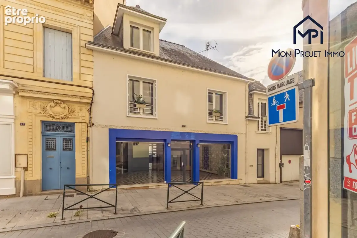 Photo Commerce à Laval au prix de 348 100€
