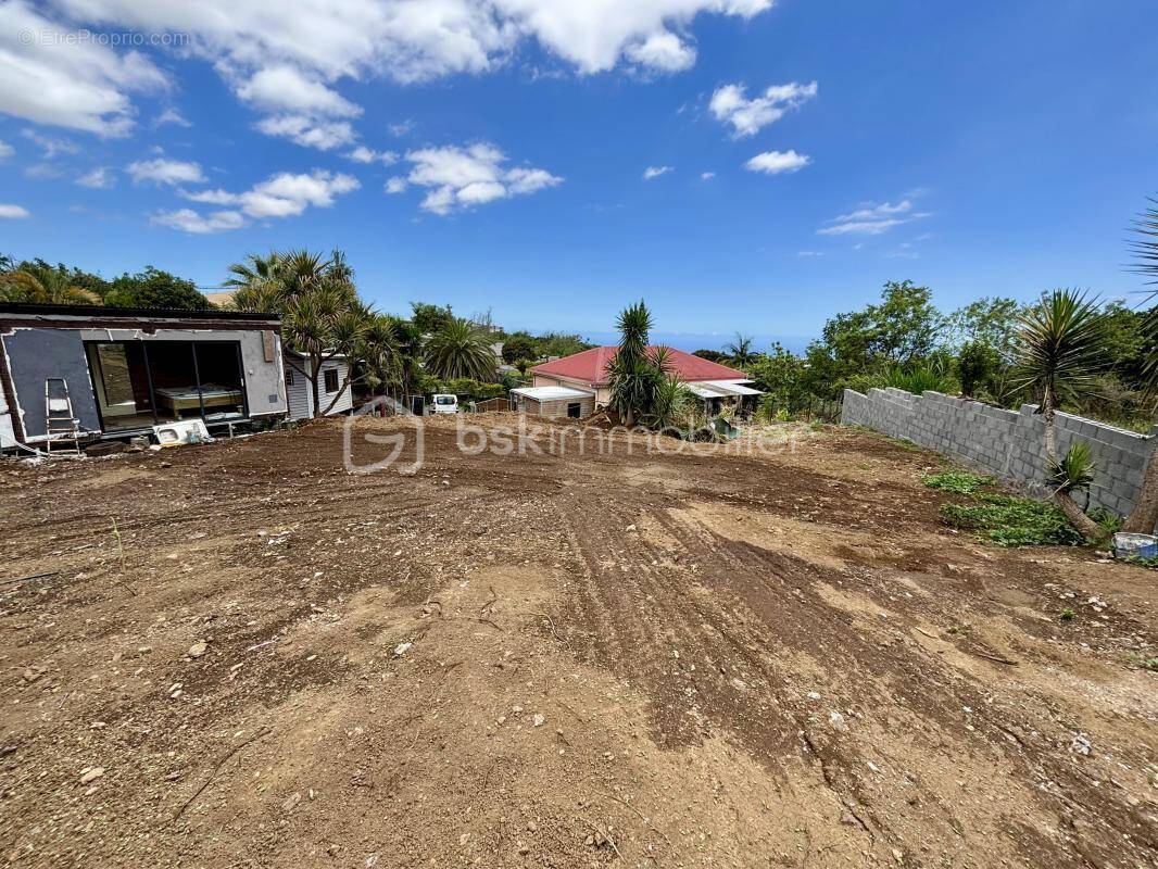 Terrain à LE TAMPON