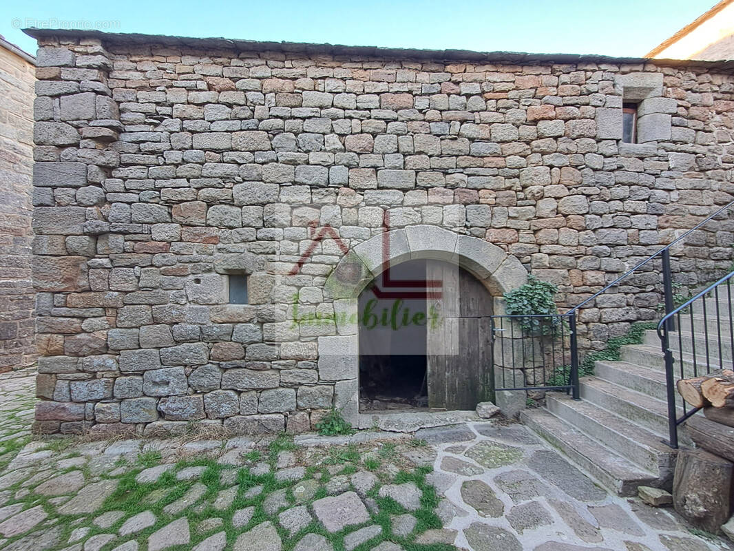 Maison à PREVENCHERES