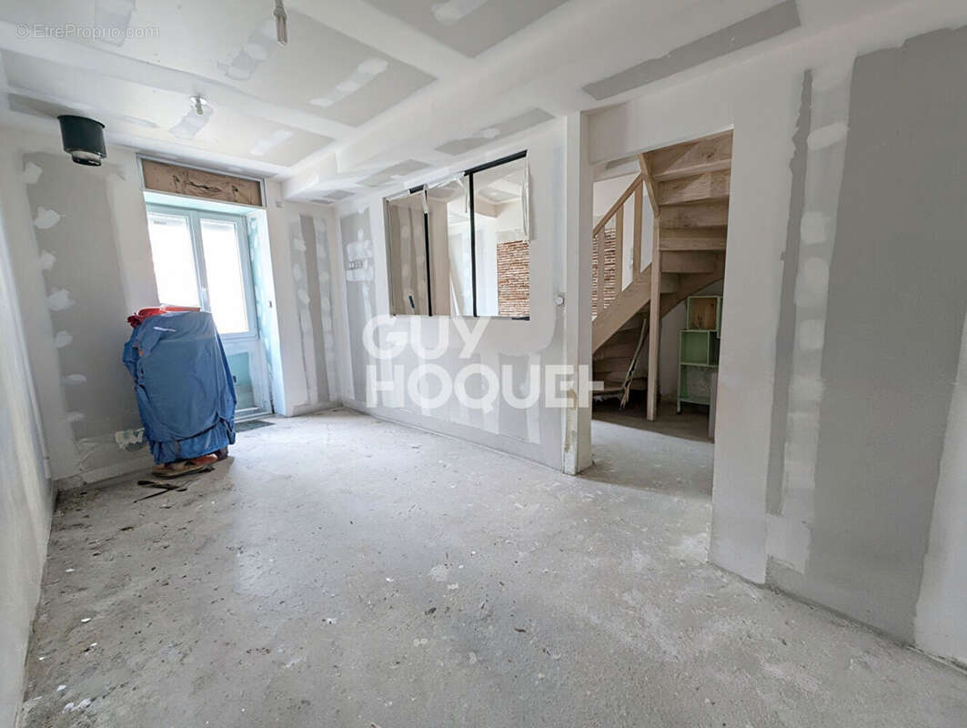 Maison à CHEMAZE
