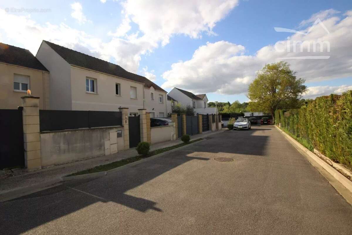 Maison à SAINT-OUEN-L'AUMONE