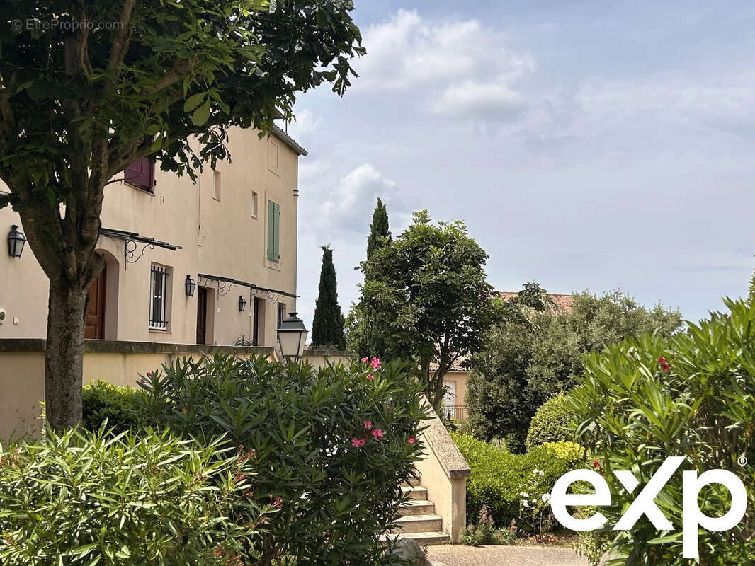 golf pont royal local commercial - Appartement à MALLEMORT