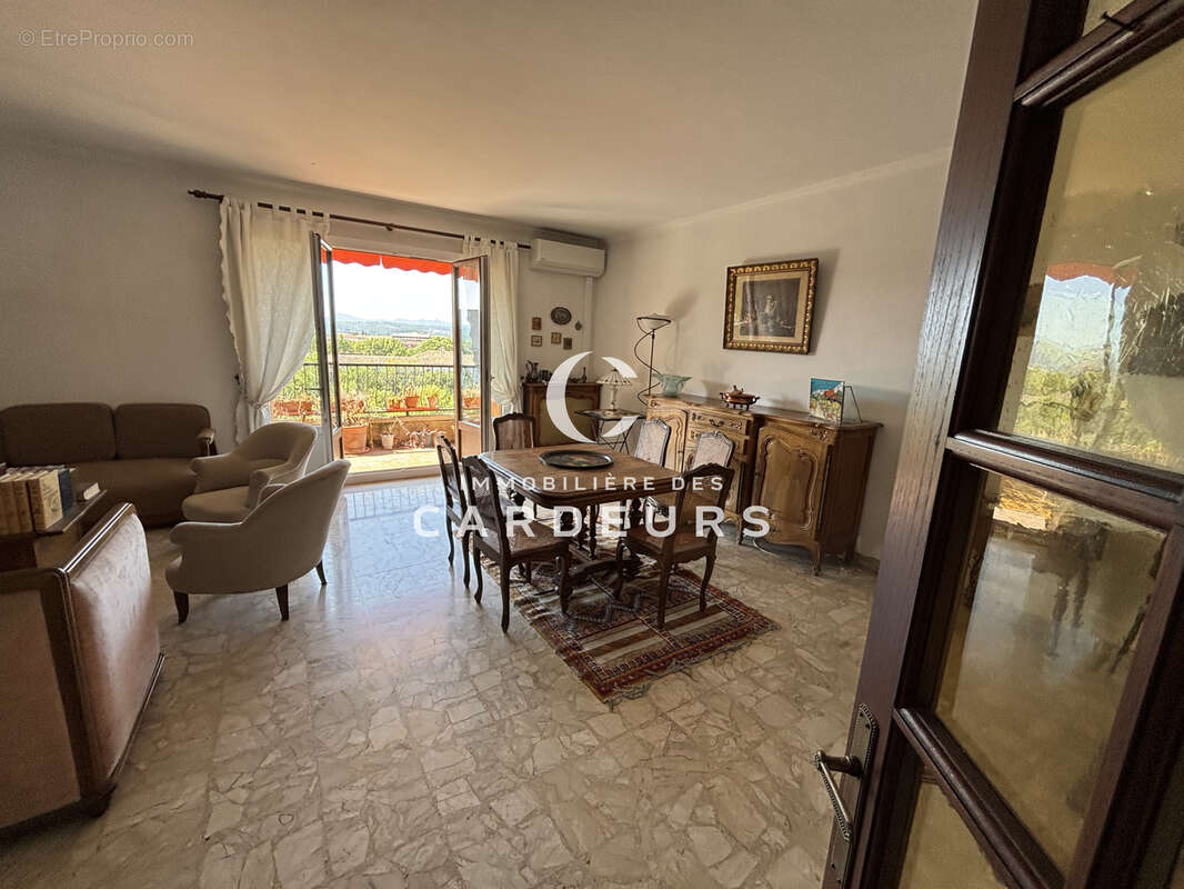 Vente appartement de type 5 avec terrasse, ascenseur et garage, Aix en Provence, centre ville à pied. - photo 8