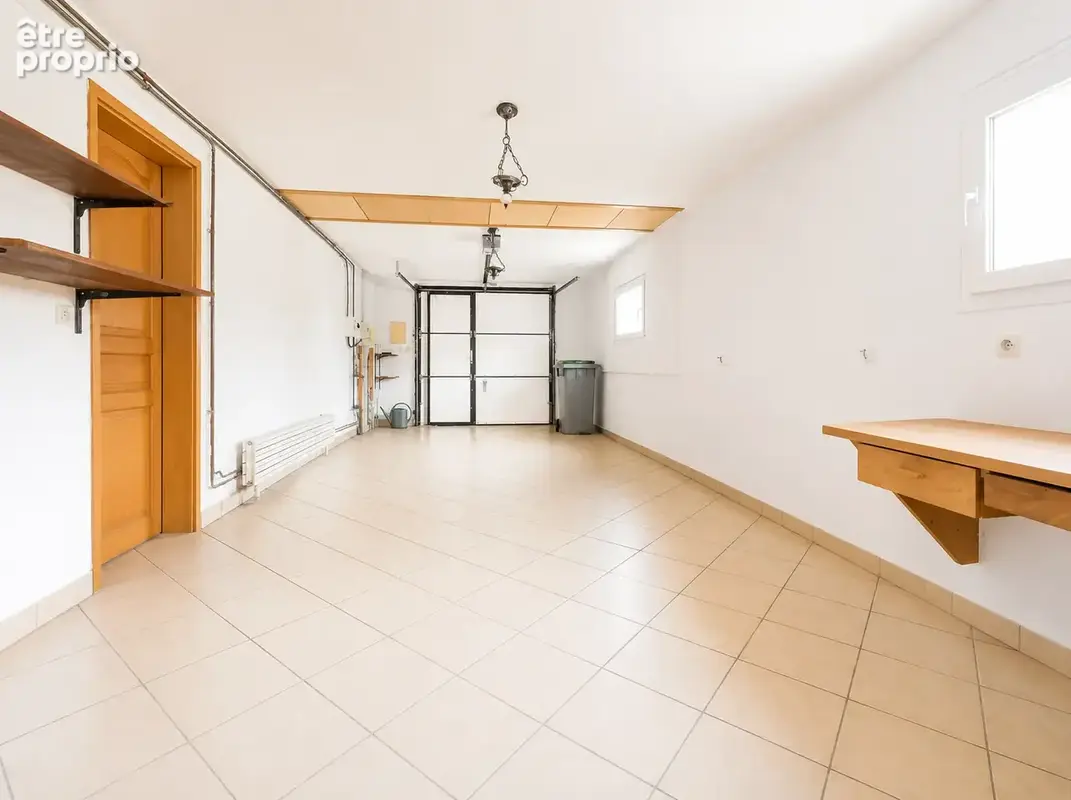 Maison individuelle de plain-pied avec jardin et garage. - photo 11
