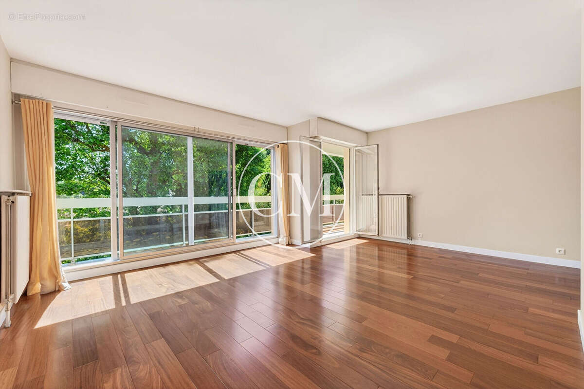 Appartement à BUC