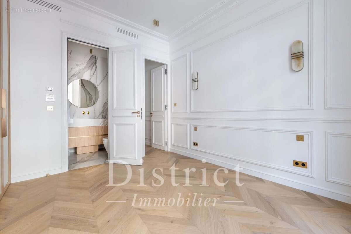 Appartement à PARIS-8E