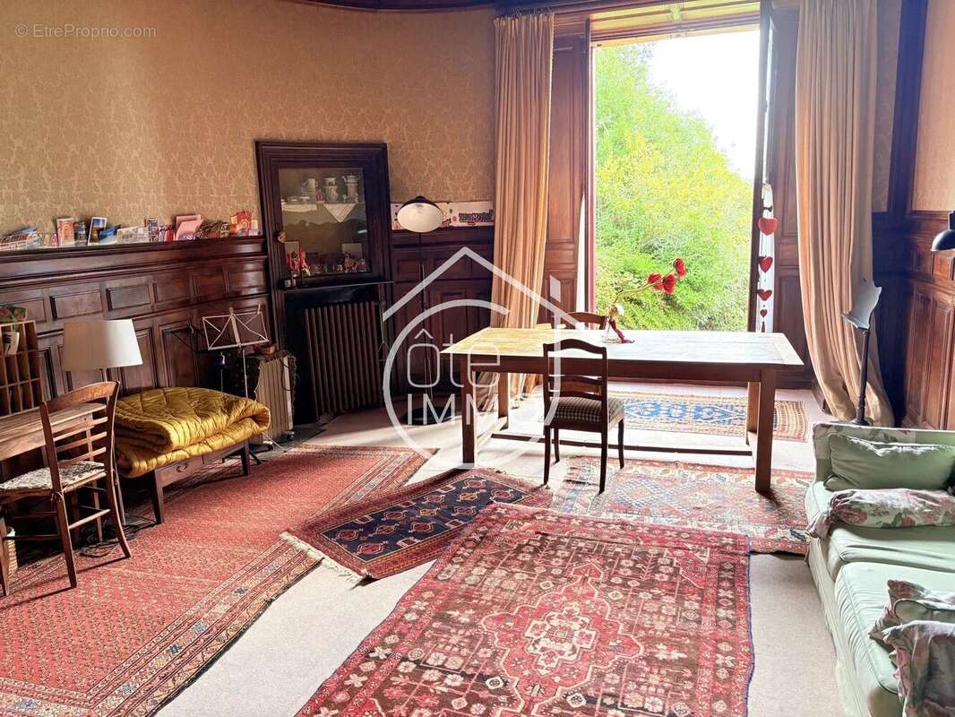 BERGERAC : Manoir atypique 17 pièces de 570m² avec dépendances - photo 4