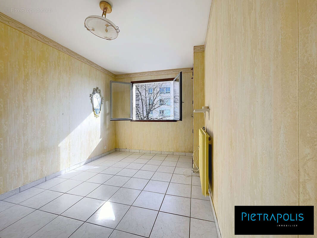 CHAMBRE 1 - Maison à BRIGNAIS